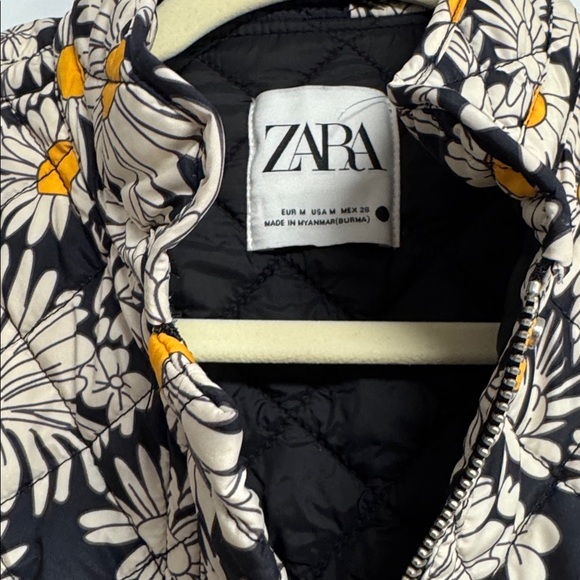 Zara Black Floral Daisy Bomber Jacket with White and Yellow Accents - Picture 8 of 9